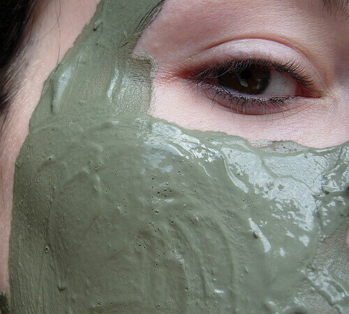 маски для обличчя з зеленою глиною