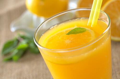 варикозне розшинення веш можна лікувати вживаючи апельсиновий сік щодня