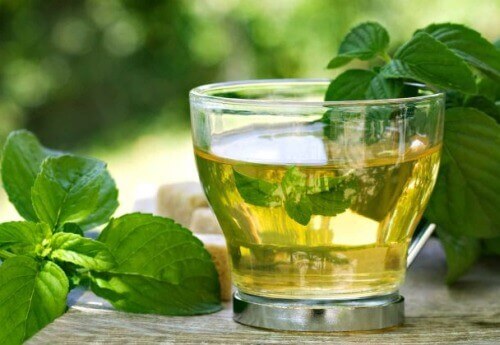 чай з листя больдо - прекрасний варіант, щоб вивести зайву рідину 