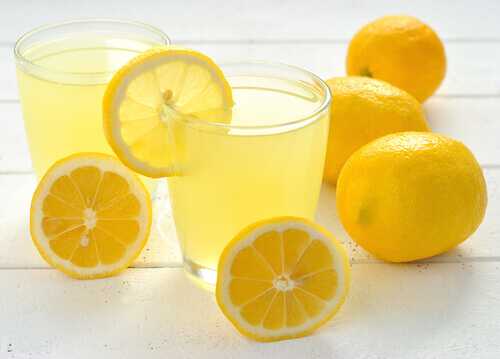 відбілювання зубів лимонним соком