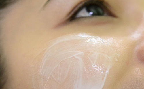 Крем на обличчі