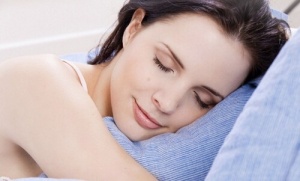 Хороший сон з домашнім спреєм для подушок
