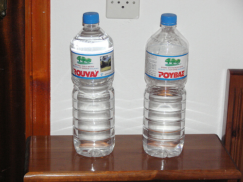 вода у пляшках