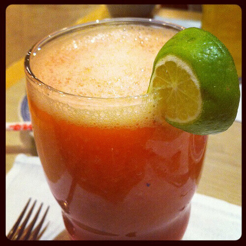 напій в склянці