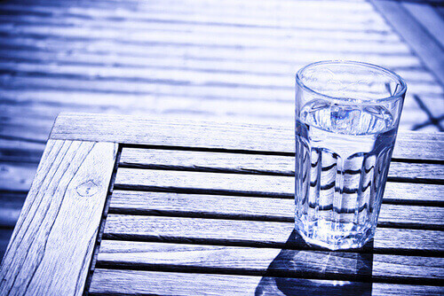 склянка з водою