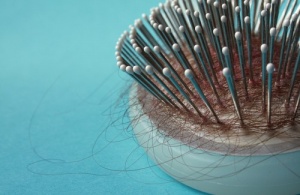 Як запобігти випаданню волосся