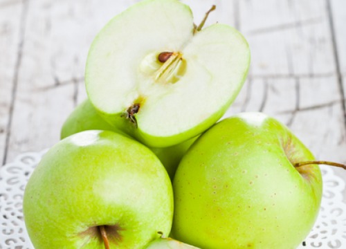 Користь від вживання зелених яблук на голодний шлунок