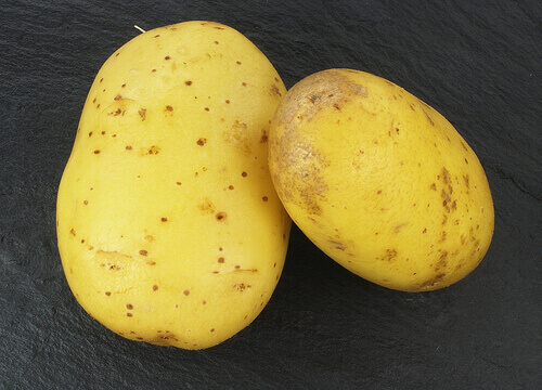 дві картоплини