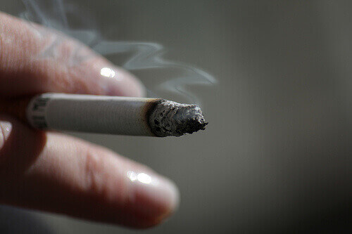 запалена цигарка