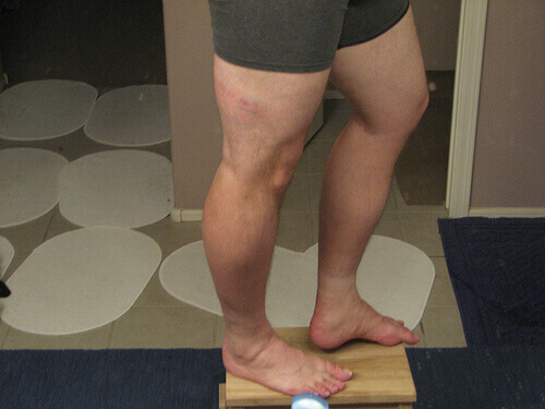 біль по ходу сідничного нерва під час ходьби