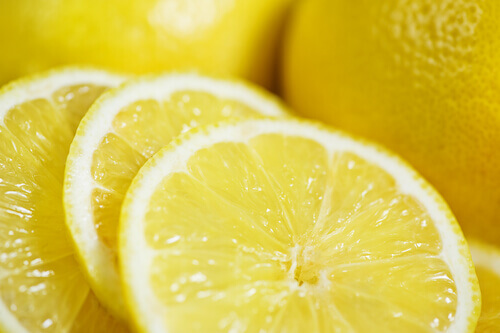 Маски від вугрів з лимоном