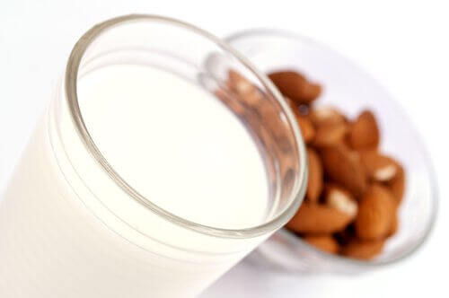 властивості мигдального молока