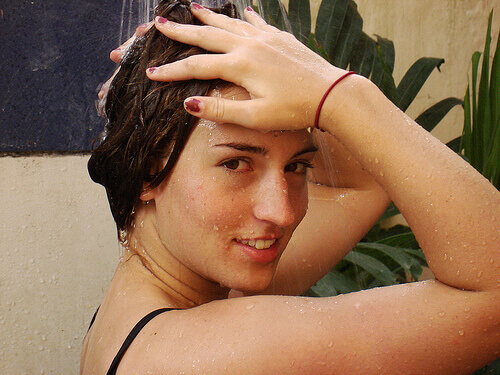 Спреї для волосся та шампуні