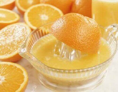 витискання апельсинового соку