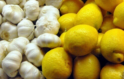для чистки організму рекомендують вживати засіб із часником та лимоном