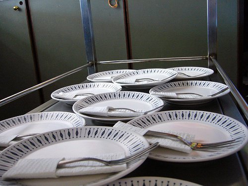 пусті тарілки