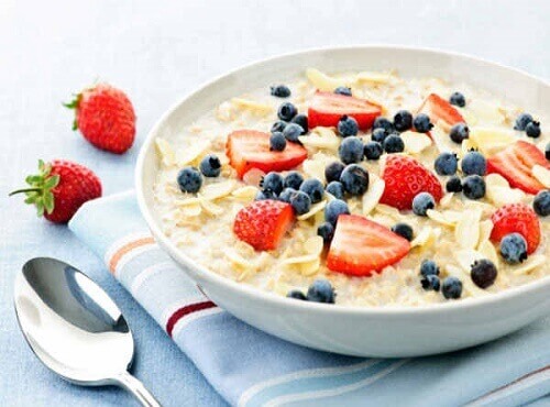 10 неймовірних властивостей вівсянки та рецепт корисного сніданку