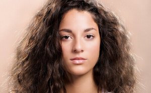8 простих порад, як приборкати неслухняне волосся