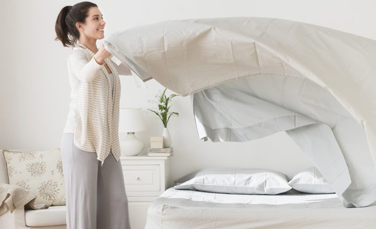 британські вчені повідомляють, що не варто застеляли ліжко вранці