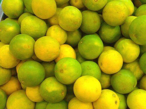 велика кількість лимонів