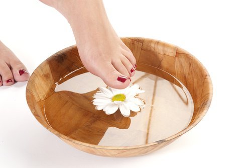 ванночка з ромашкою для ніг