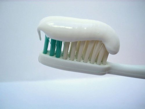нанесення зубної пасти