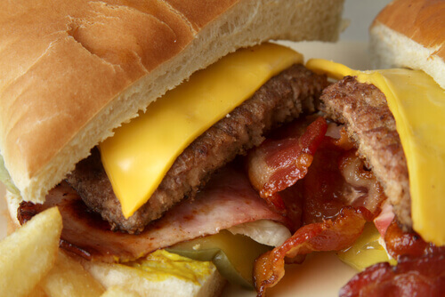 Ви знали, із чого насправді роблять гамбургери?