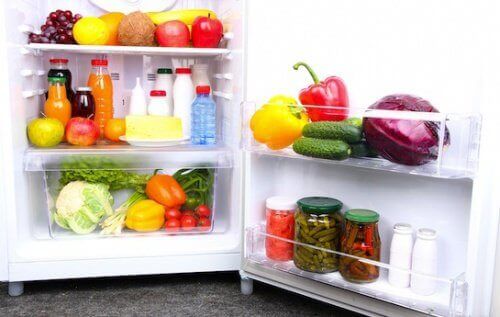 14 продуктів, які завжди потрібно мати в холодильнику