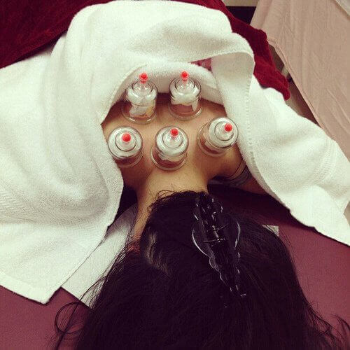 масаж банками для спини