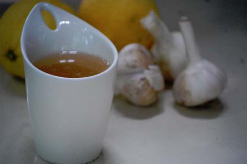 Переваги від пиття часникового чаю щоранку