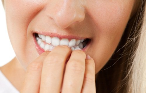 гризти нігті