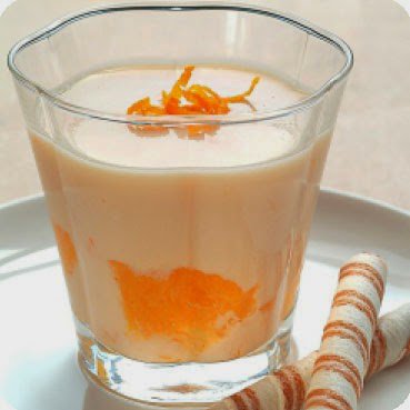 персиковий йогурт у склянці