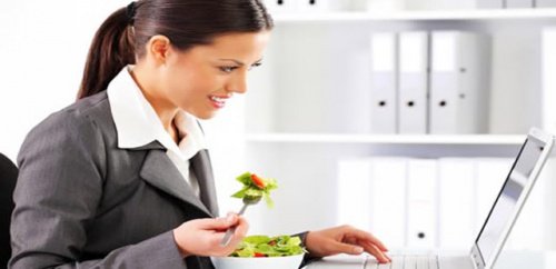 їжте меншими порціями, але часто протягом дня