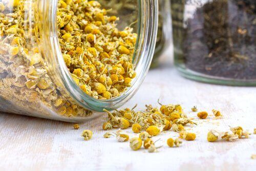 ромашка щоб вилікувати дивертикуліт