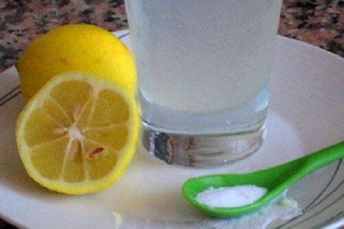 харчова сода та лимон для мигдалин