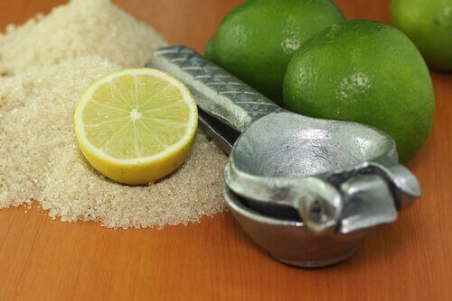 Лимон як спосіб пом'якшити п'яти