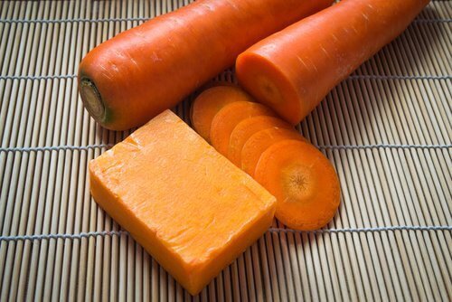 Домашнє морквяне мило для красивої шкіри