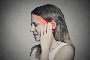 Що спричиняє дзвін у вухах? Природні методи лікування