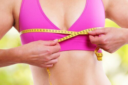 виконуйте вправи для зміцнення грудей