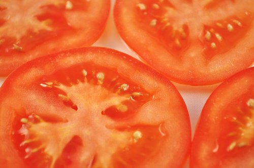 Як зменшити судинні сіточки за допомогою помідорів