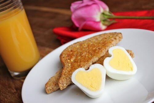 Як приготувати яйця у формі серця?