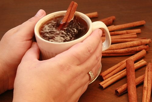 чай з корицею