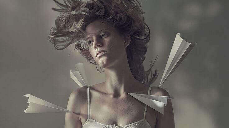 засмучена жінка