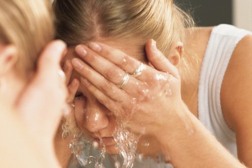 7 поширених помилок під час вмивання обличчя