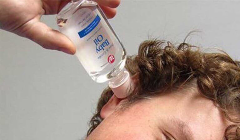 дитяча олійка допоможе видалити вушну сірку