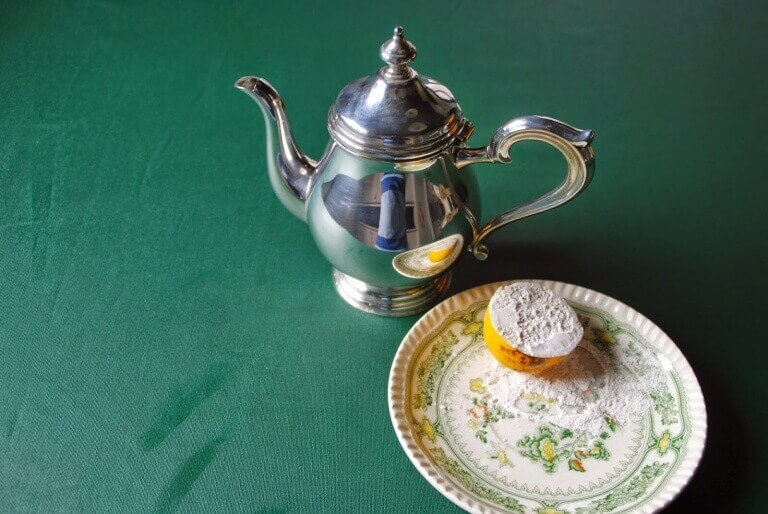 лимон з сіллю для полірування металевих поверхонь