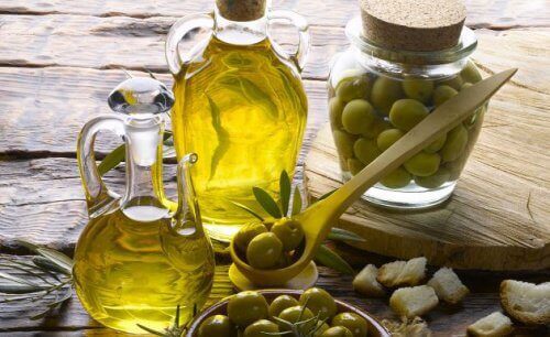 оливки та оливкова олія