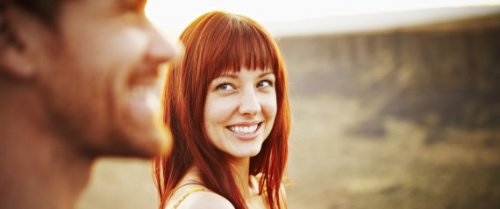 щаслива дівчина