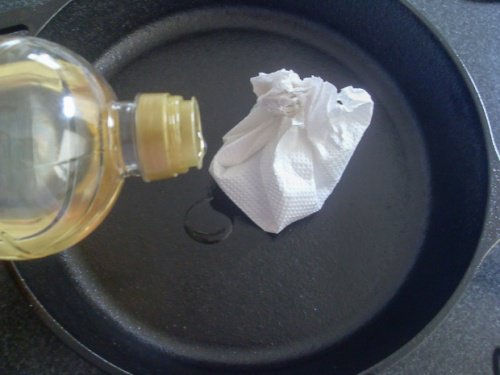 прилипання їжі до сковороди