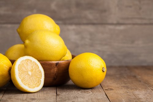 лимони допоможуть усунути черевний жир